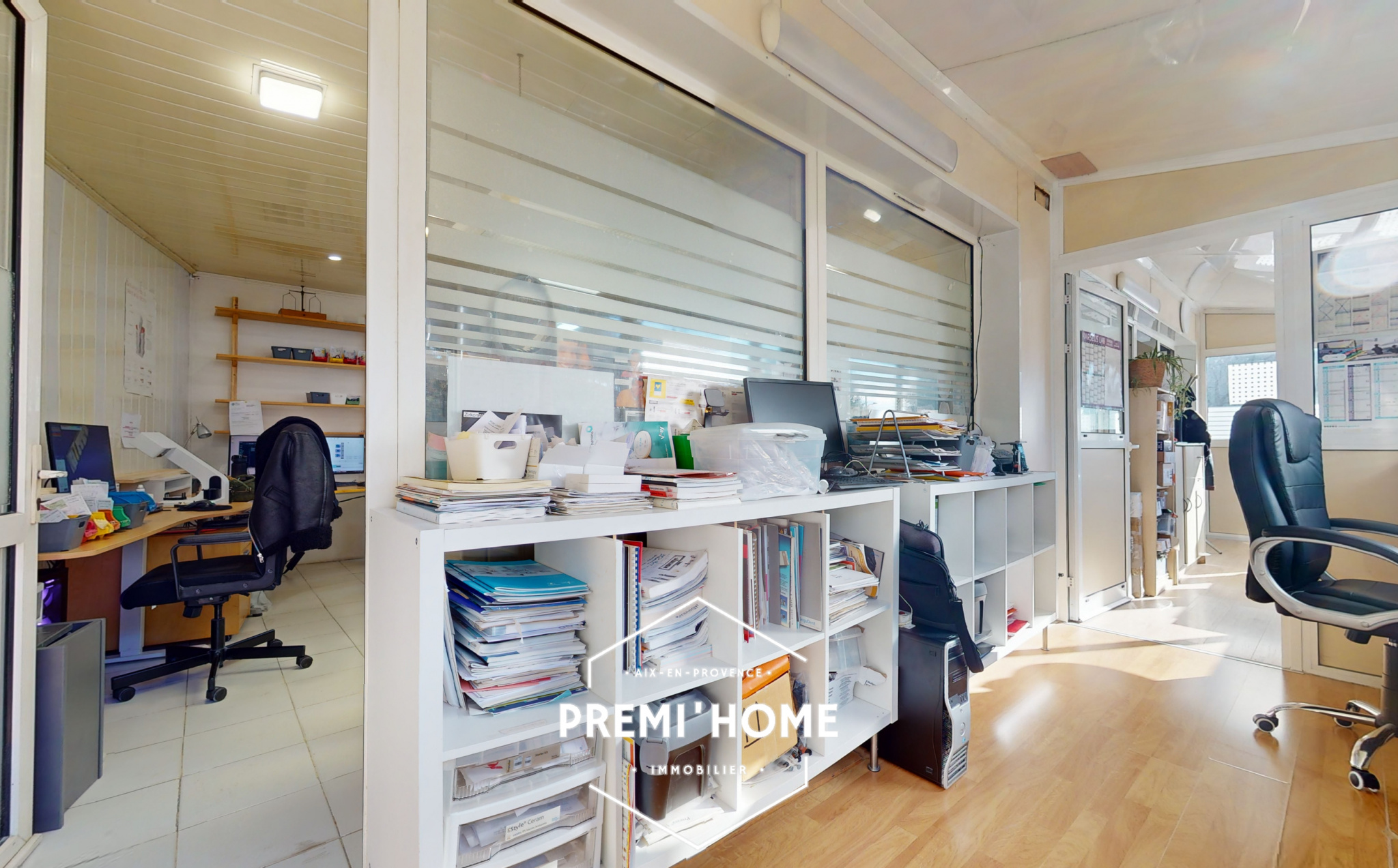 * A VENDRE LOCAL 93M2 QUARTIER AXIUM AIX * - Premi'home Agence immobilière Aix En Provence