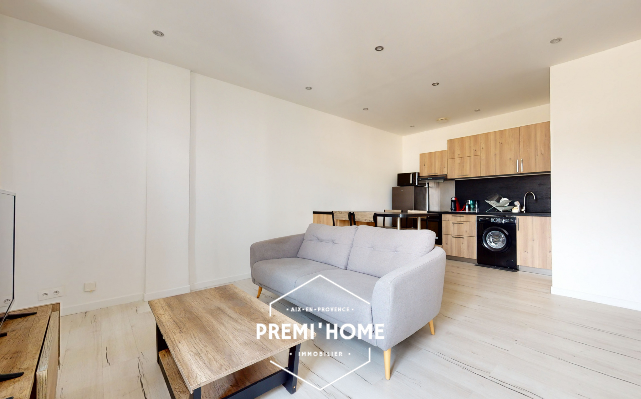 A VENDRE T2 RENOVE MARSEILLE 13007 - Premi'home Agence immobilière Aix En Provence