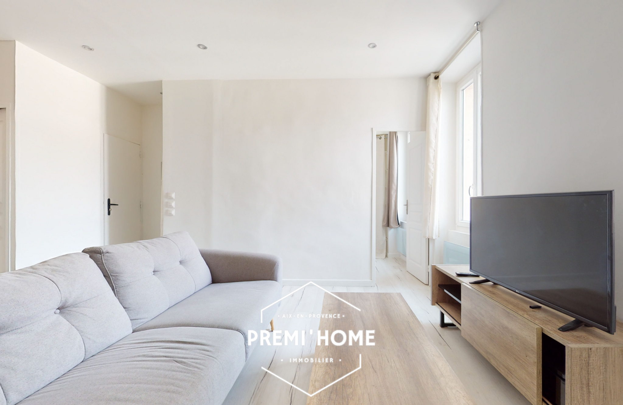 A VENDRE T2 RENOVE MARSEILLE 13007 - Premi'home Agence immobilière Aix En Provence