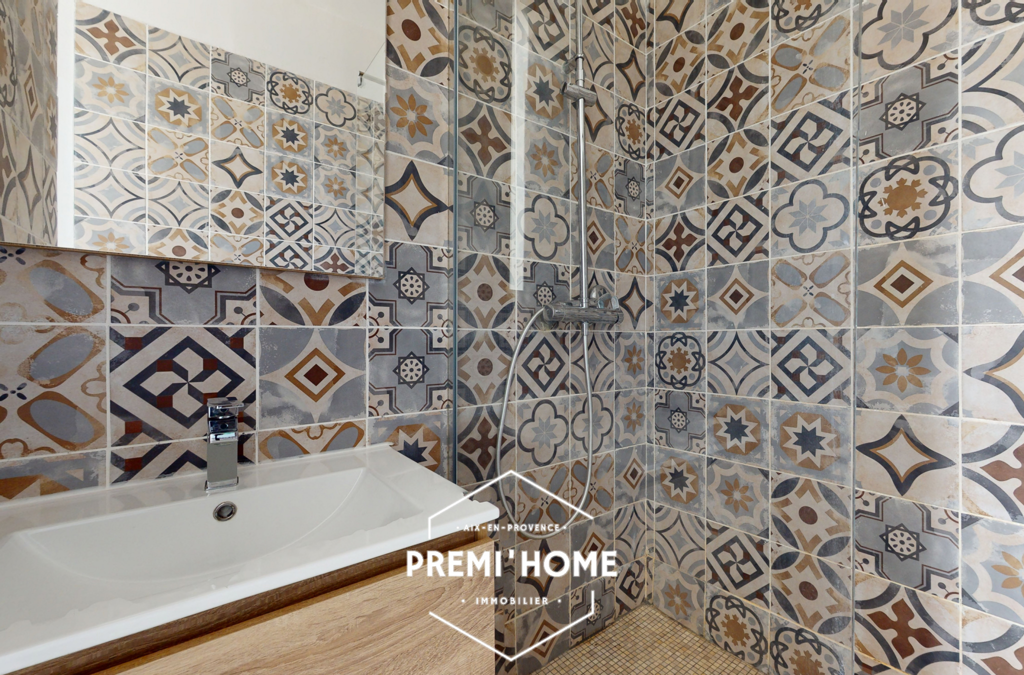 A VENDRE T2 RENOVE MARSEILLE 13007 - Premi'home Agence immobilière Aix En Provence