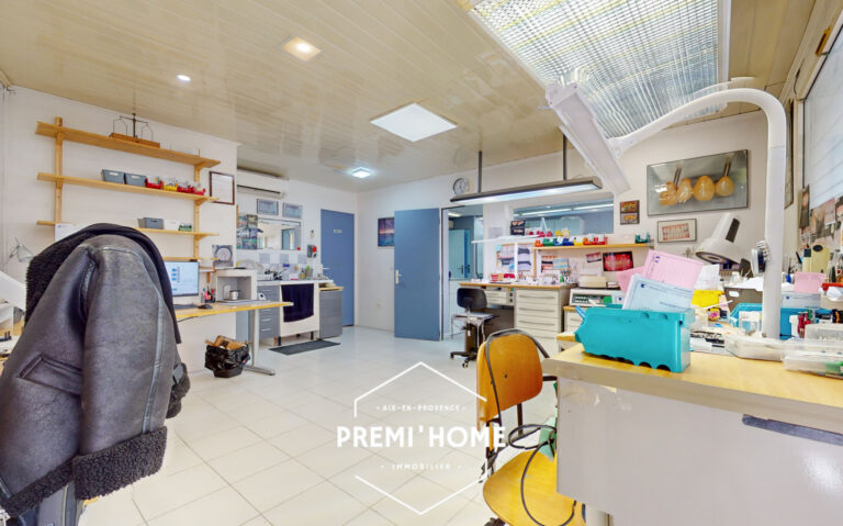 * A VENDRE LOCAL 93M2 QUARTIER AXIUM AIX * - Premi'home Agence immobilière Aix En Provence