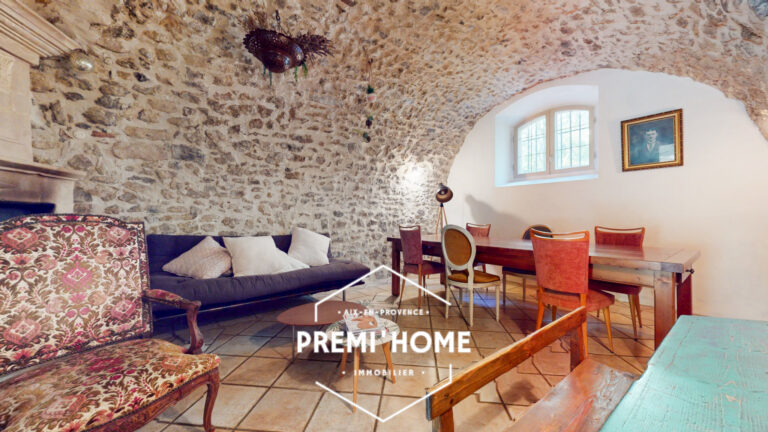 Maison de village en R+2 avec cour et terrasse Aureille - Premi'home Agence immobilière Aix En Provence