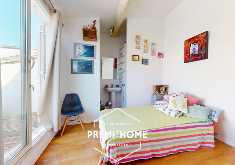 Maison de village en R+2 avec cour et terrasse Aureille - Premi'home Agence immobilière Aix En Provence