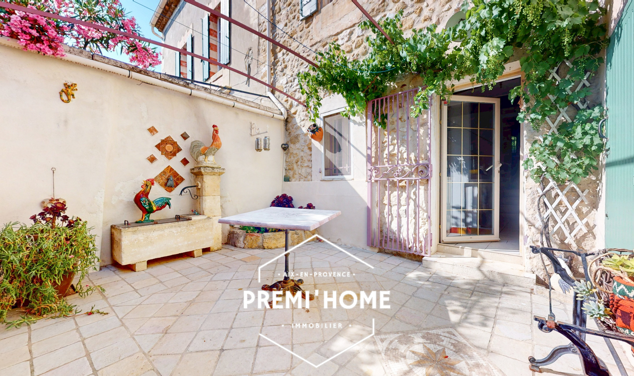 Maison de village en R+2 avec cour et terrasse Aureille - Premi'home Agence immobilière Aix En Provence