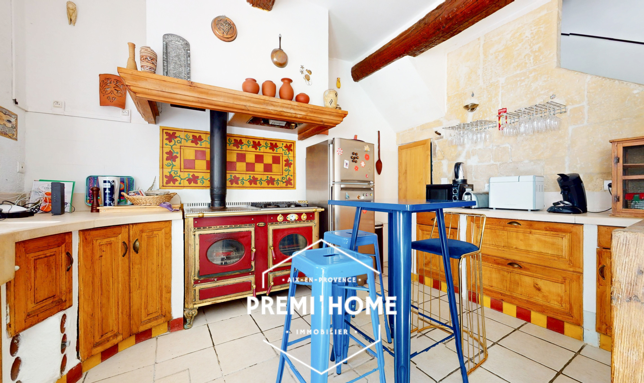Maison de village en R+2 avec cour et terrasse Aureille - Premi'home Agence immobilière Aix En Provence