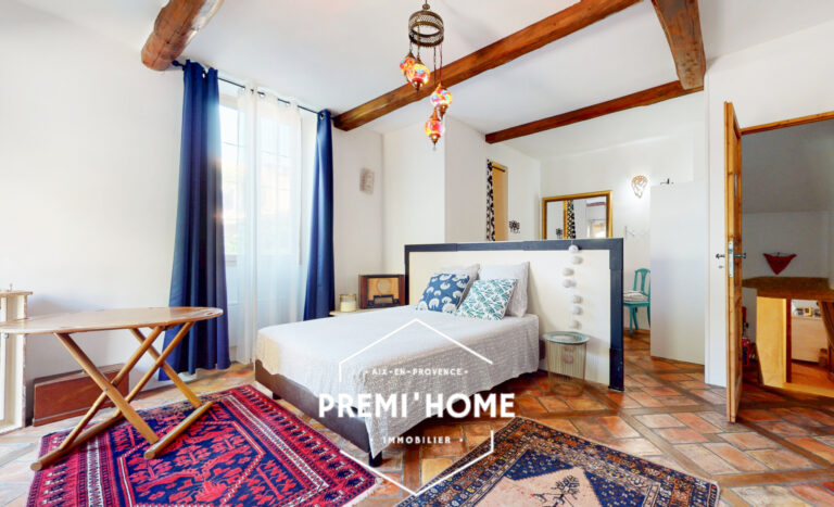 Maison de village en R+2 avec cour et terrasse Aureille - Premi'home Agence immobilière Aix En Provence