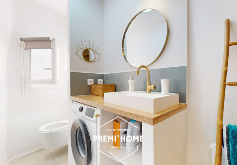 * A VENDRE T2 RENOVE CENTRE HISTORIQUE AIX * - Premi'home Agence immobilière Aix En Provence