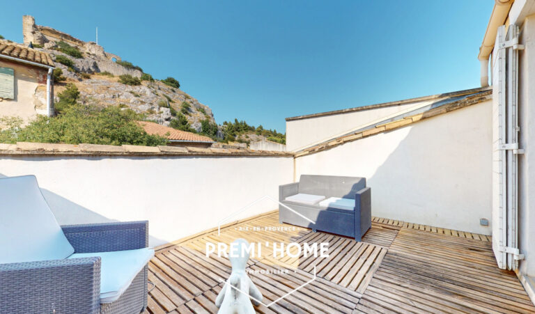 Maison de village en R+2 avec cour et terrasse Aureille - Premi'home Agence immobilière Aix En Provence