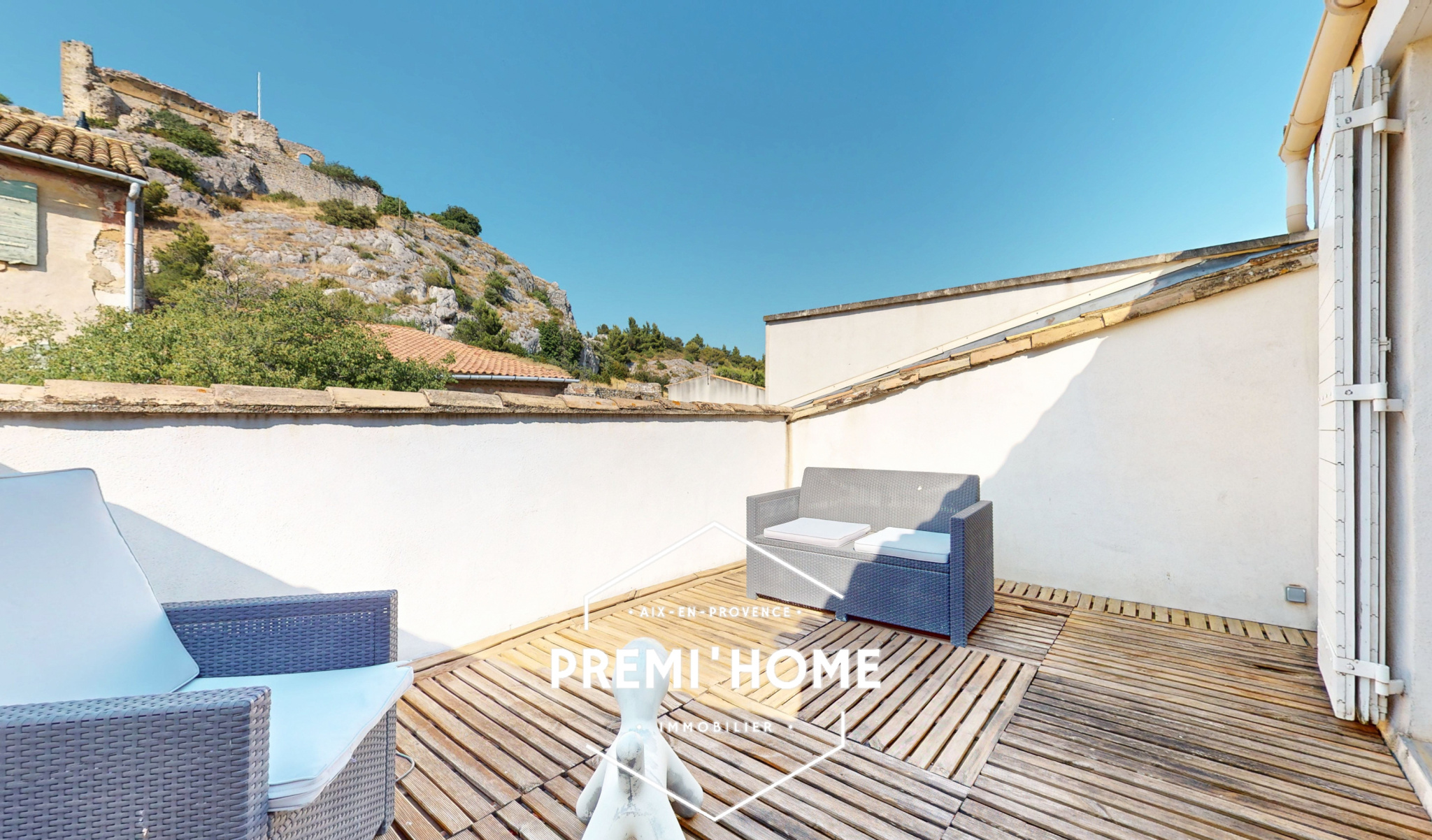 Maison de village en R+2 avec cour et terrasse Aureille - Premi'home Agence immobilière Aix En Provence