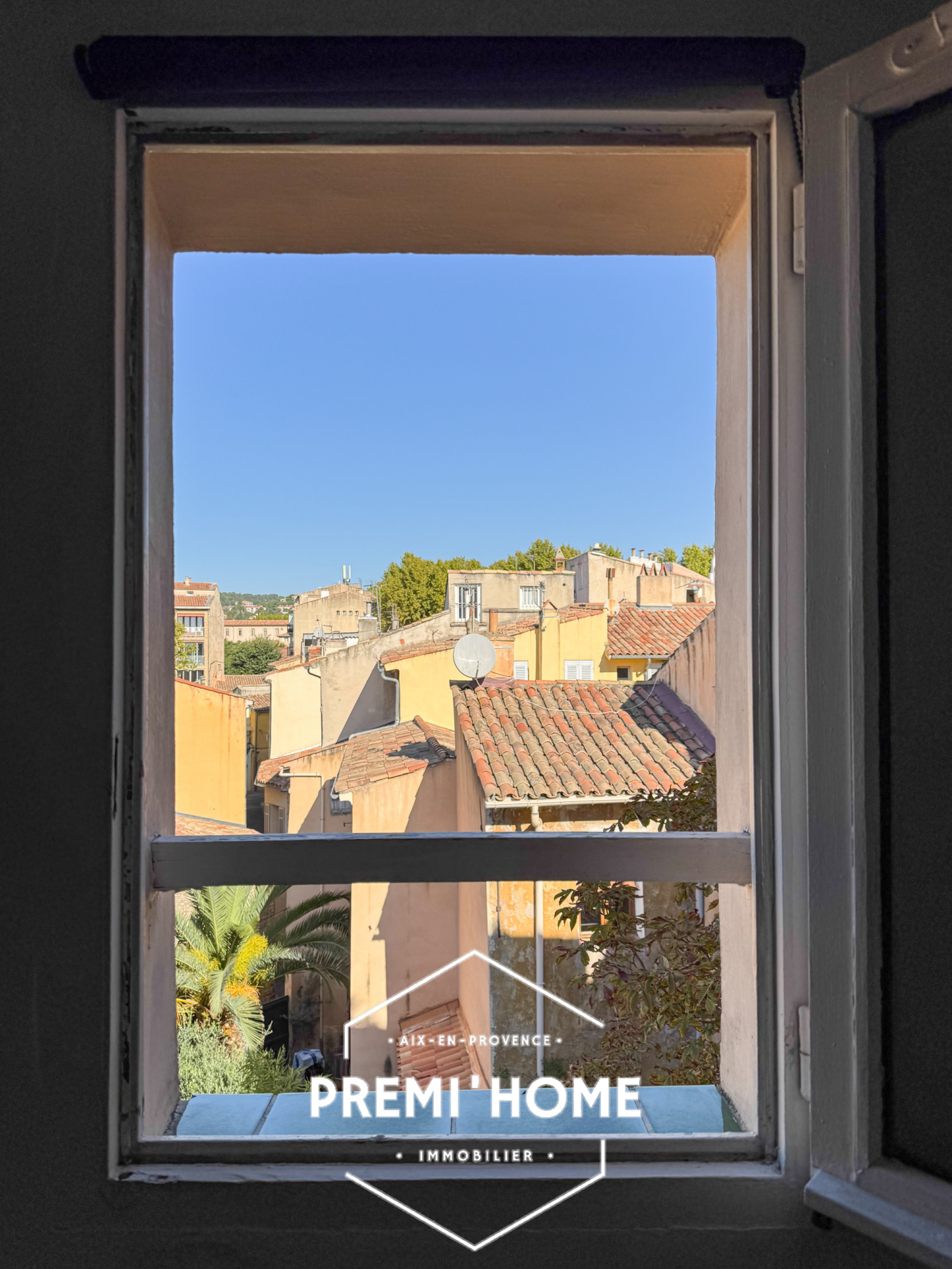 A VENDRE STUDIO AVEC MEZZANINE COEUR HISTORIQUE AIX - Premi'home Agence immobilière Aix En Provence
