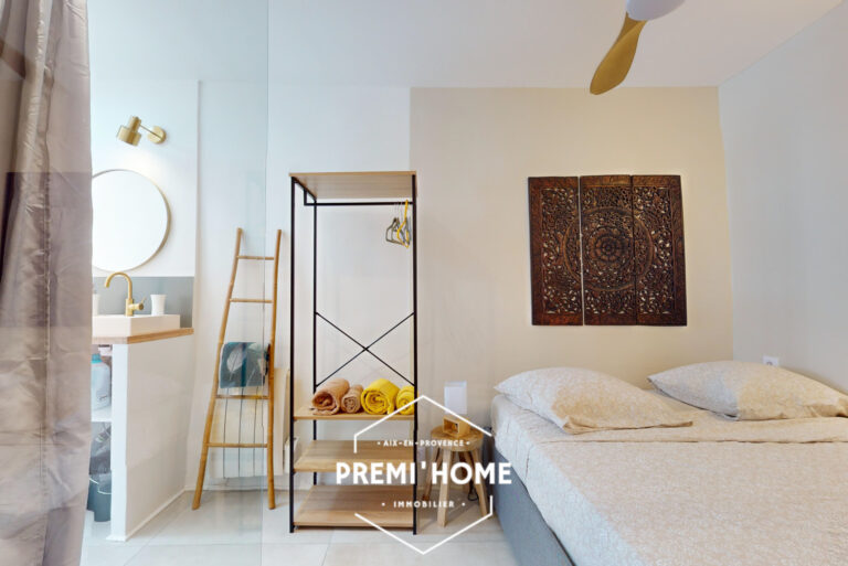 * A VENDRE T2 RENOVE CENTRE HISTORIQUE AIX * - Premi'home Agence immobilière Aix En Provence