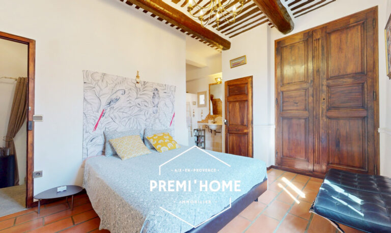 Maison de village en R+2 avec cour et terrasse Aureille - Premi'home Agence immobilière Aix En Provence