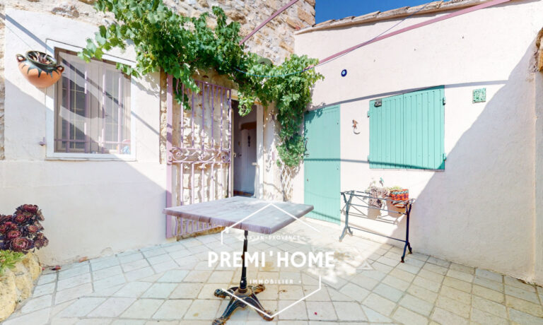 Maison de village en R+2 avec cour et terrasse Aureille - Premi'home Agence immobilière Aix En Provence