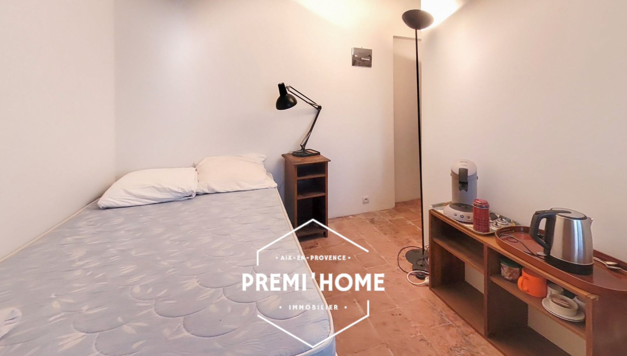 A VENDRE STUDIO CENTRE HISTORIQUE AIX EN PROVENCE - Premi'home Agence immobilière Aix En Provence