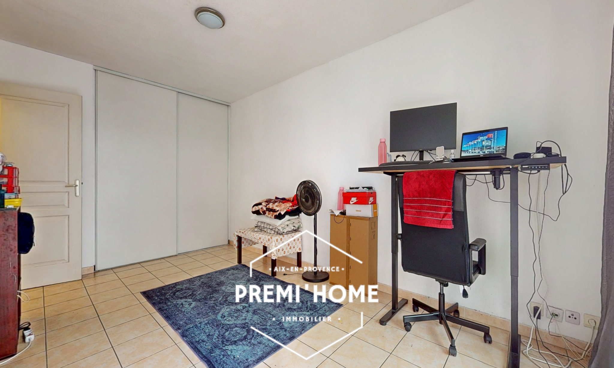 STUDIO DERNIER ETAGE QUARTIER RENAISSANCE AIX - Premi'home Agence immobilière Aix En Provence