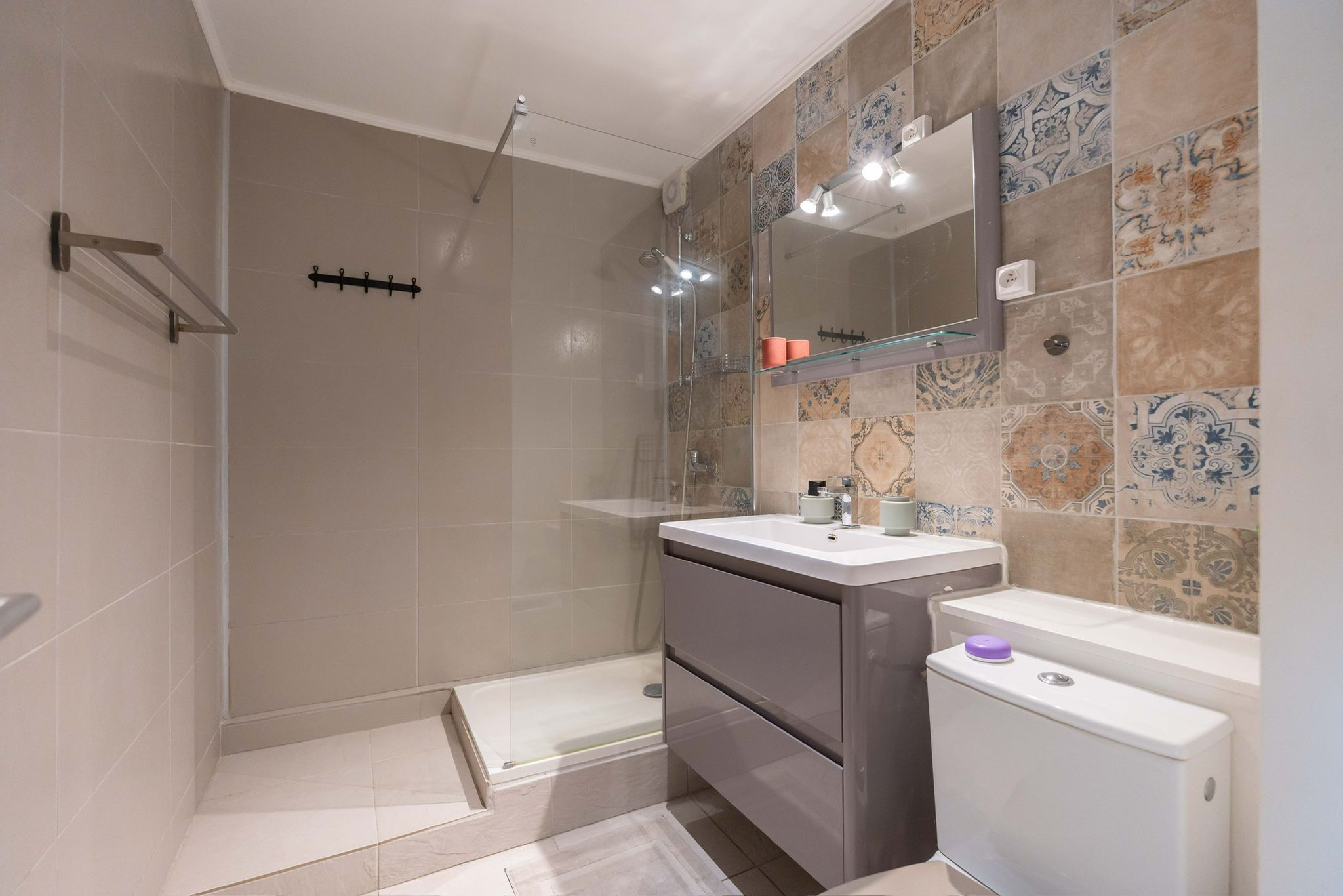 RARE A LA VENTE – APPARTEMENT DE TYPE 2 – MARSEILLE – VIEUX - Premi'home Agence immobilière Aix En Provence