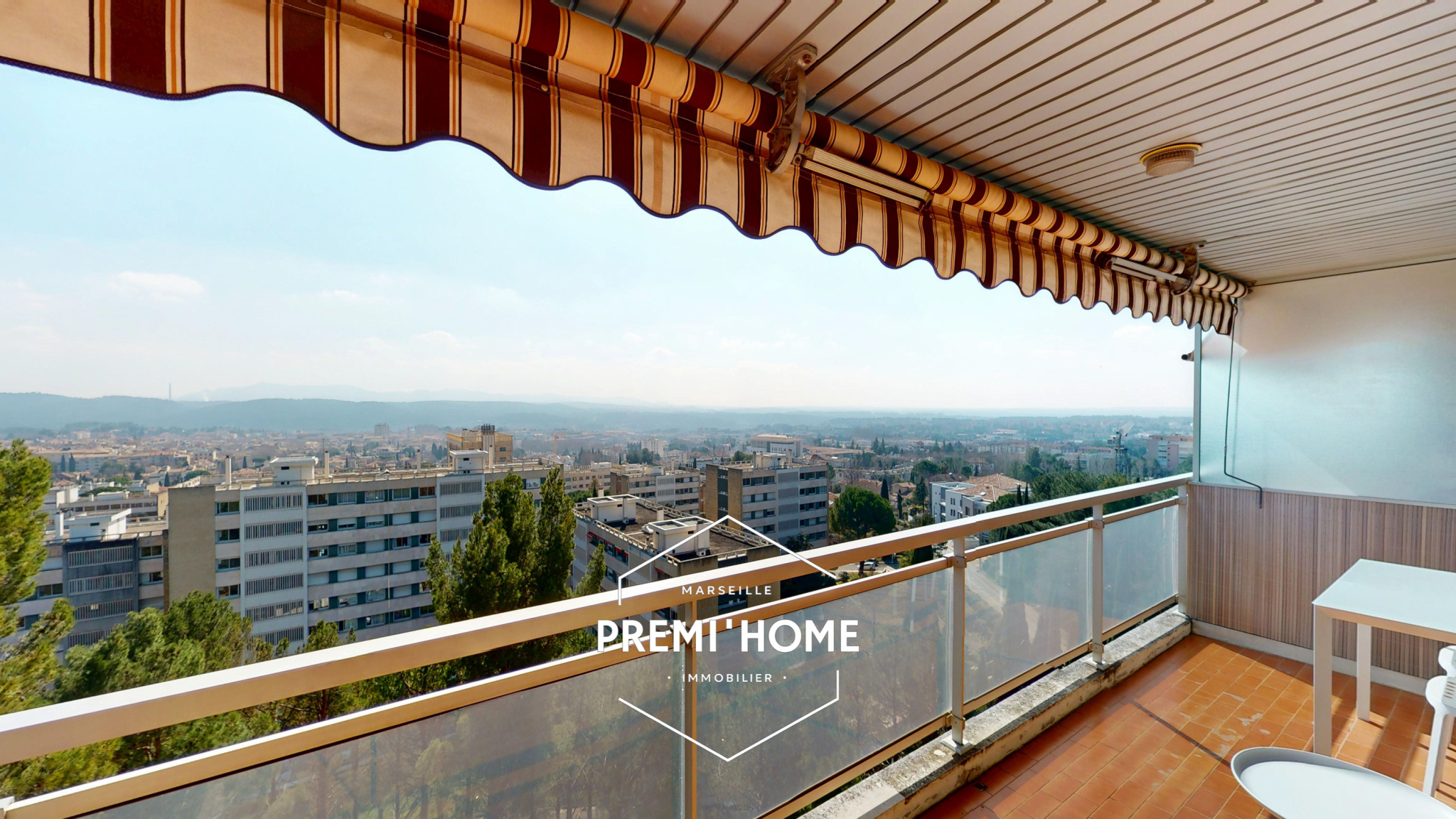 STUDIO DERNIER ETAGE QUARTIER AXIUM - Premi'home Agence immobilière Aix En Provence