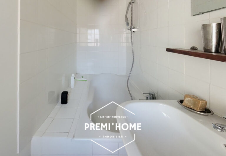 A VENDRE STUDIO CENTRE HISTORIQUE AIX EN PROVENCE - Premi'home Agence immobilière Aix En Provence