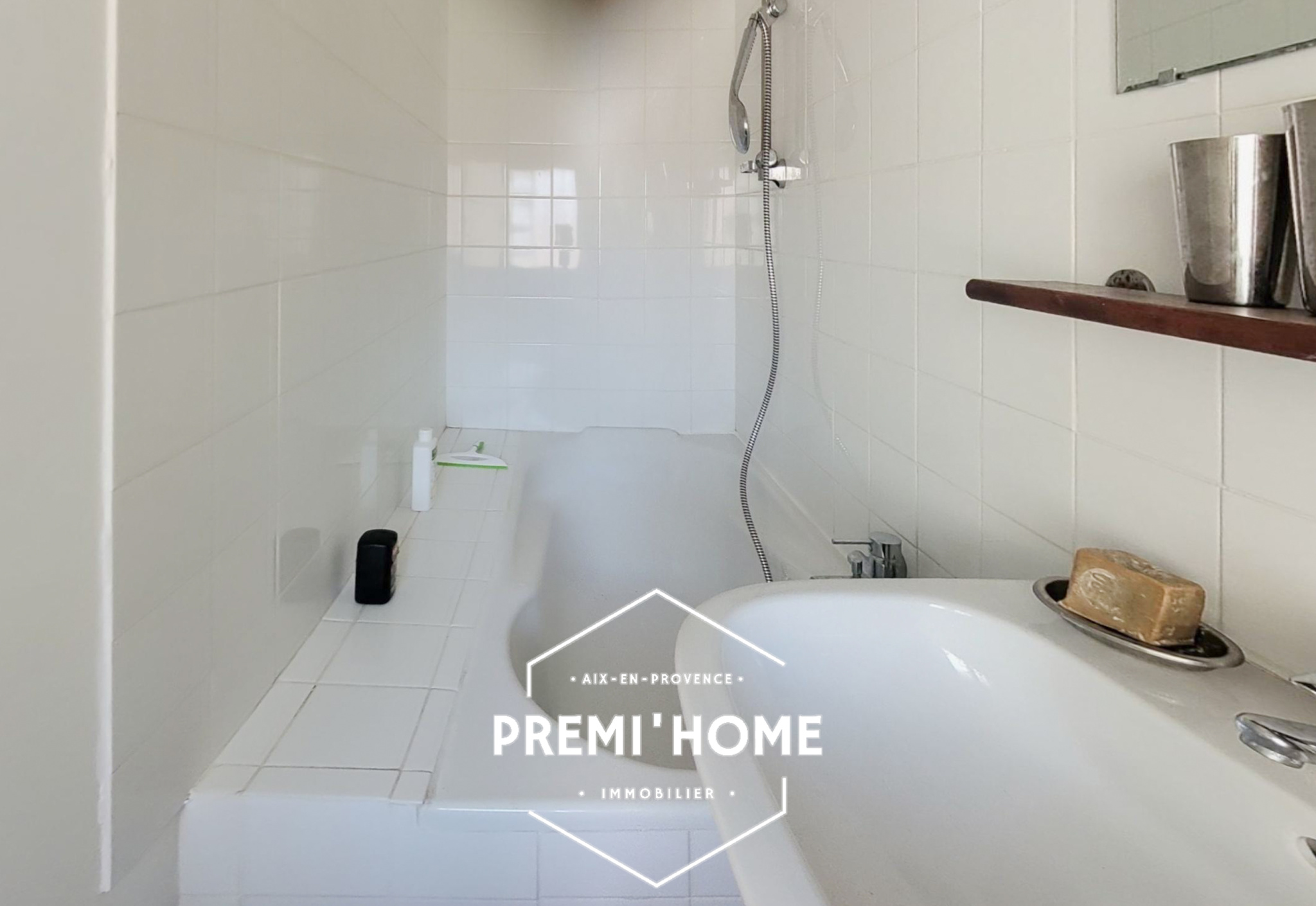 A VENDRE STUDIO CENTRE HISTORIQUE AIX EN PROVENCE - Premi'home Agence immobilière Aix En Provence