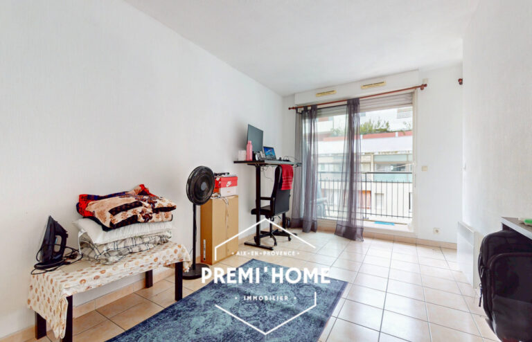 STUDIO DERNIER ETAGE QUARTIER RENAISSANCE AIX - Premi'home Agence immobilière Aix En Provence