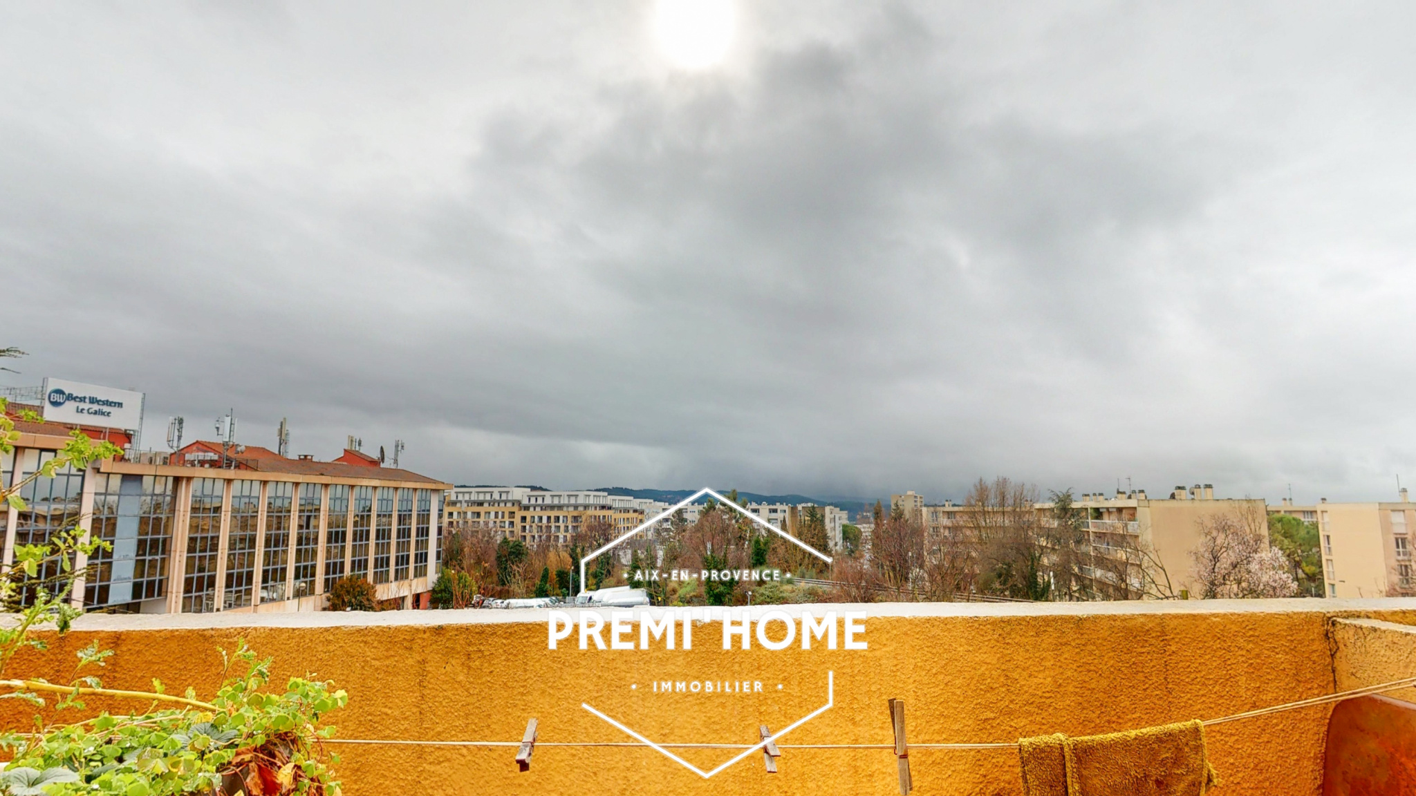 T3 A RAFRAICHIR DENIER ETAGE AIX EN PROVENCE - Premi'home Agence immobilière Aix En Provence