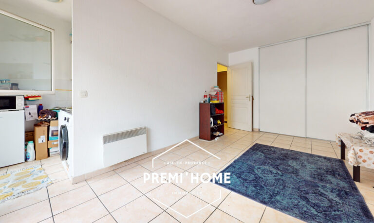 STUDIO DERNIER ETAGE QUARTIER RENAISSANCE AIX - Premi'home Agence immobilière Aix En Provence